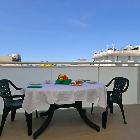 Apartment Beachside Near The Centre